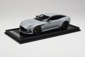 Aston Martin DB12 Nardo Gray MotorHelix 1:18 MH027NG Rășină - imaginea 2 din 7