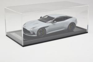 Aston Martin DB12 Nardo Gray MotorHelix 1:18 MH027NG Rășină - imaginea 6 din 7
