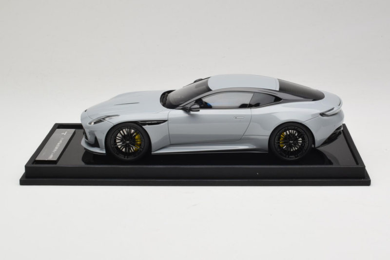 Aston Martin DB12 Nardo Gray MotorHelix 1:18 MH027NG Rășină