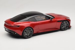 Aston Martin DB12 Hyper Red GT Spirit 1:18 GT936 Rășină - imaginea 2 din 6