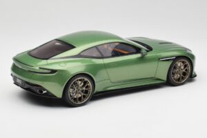 Aston Martin DB12 Verde GT Spirit 1:18 GT466 Rășină - imaginea 2 din 5