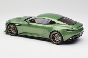 Aston Martin DB12 Verde GT Spirit 1:18 GT466 Rășină - imaginea 4 din 5