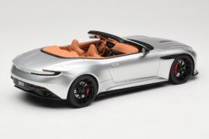 Aston Martin DB12 Volante Argintiu GT Spirit 1:18 GT945 Rășină - imaginea 2 din 6
