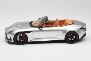 Aston Martin DB12 Volante Argintiu GT Spirit 1:18 GT945 Rășină - imaginea 3 din 6