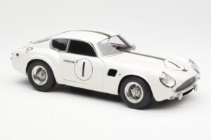 Aston Martin DB4 GT Zagato #1 24 Hours of Le Mans 1961 CMC 1:18 M-139 Metal - imaginea 4 din 6