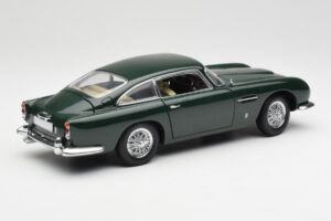Aston Martin DB5 RHD Verde AUTOart 1:18 70024 Metal - imaginea 3 din 8