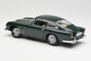 Aston Martin DB5 RHD Verde AUTOart 1:18 70024 Metal - imaginea 7 din 8