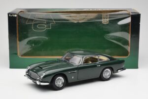 Aston Martin DB5 RHD Verde AUTOart 1:18 70024 Metal - imaginea 8 din 8