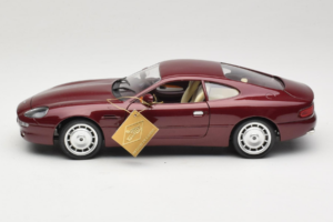 Aston Martin DB7 Roșu Guiloy 1:18 67550 Metal - imaginea 4 din 8