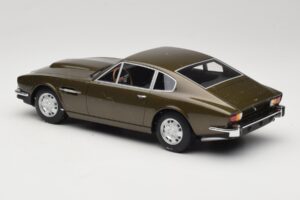 Aston Martin DBS Olive Verde CMR 1:18 CMR003 Metal - imaginea 5 din 6