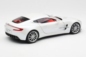 Aston Martin One-77 Morning Frost Alb AUTOart 1:18 70244 Metal - imaginea 3 din 8