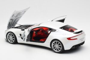 Aston Martin One-77 Morning Frost Alb AUTOart 1:18 70244 Metal - imaginea 5 din 8