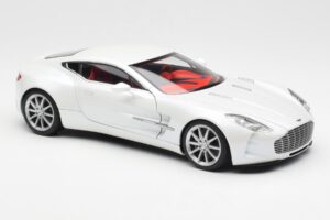 Aston Martin One-77 Morning Frost Alb AUTOart 1:18 70244 Metal - imaginea 6 din 8