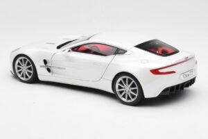 Aston Martin One-77 Morning Frost Alb AUTOart 1:18 70244 Metal - imaginea 7 din 8
