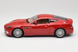 Aston Martin V12 Vanquish Roșu Bburago 1:18 34063 Metal - imaginea 4 din 8
