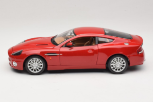 Aston Martin V12 Vanquish Roșu Bburago 1:18 33334063 Metal - imaginea 4 din 8