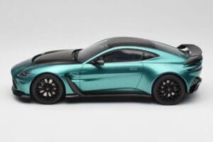 Aston Martin V12 Vantage Racing Green GT Spirit 1:18 GT922 Rășină - imaginea 3 din 6