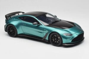 Aston Martin V12 Vantage Racing Green GT Spirit 1:18 GT922 Rășină - imaginea 4 din 6