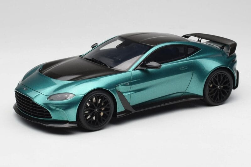 Aston Martin V12 Vantage Racing Green GT Spirit 1:18 GT922 Rășină