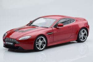 Aston Martin V12 Vantage Roșu AUTOart 1:18 70208 Metal