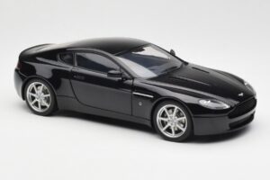 Aston Martin V8 Vantage Onyx Negru AUTOart 1:18 70202 Metal - imaginea 6 din 8