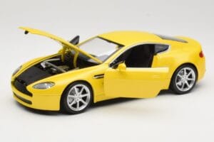 Aston Martin V8 Vantage Galben Hot Wheels 1:18 G7159 Metal - imaginea 2 din 8