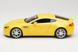 Aston Martin V8 Vantage Galben Hot Wheels 1:18 G7159 Metal - imaginea 4 din 8