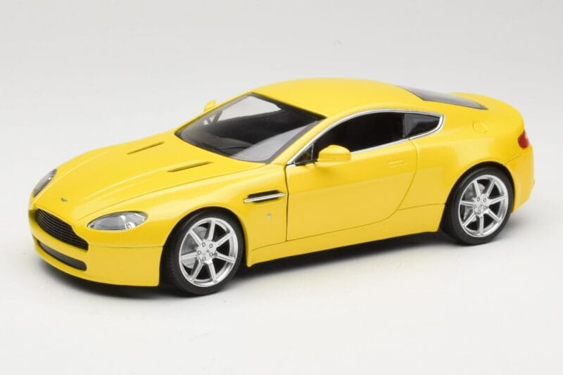 Aston Martin V8 Vantage Galben Hot Wheels 1:18 G7159 Metal