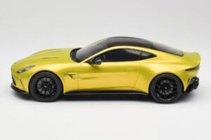 Aston Martin Vantage Cosmopolitan Yellow GT Spirit 1:18 GT514 Rășină - imaginea 3 din 6