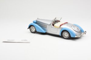 Audi 225 Front Roadster Albastru Argintiu CMC 1:18 M-075B Metal - imaginea 5 din 6