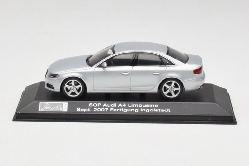 Audi A4 B8 3.2 Quattro Ice Argintiu Minichamps 1:43 5010704113 Metal