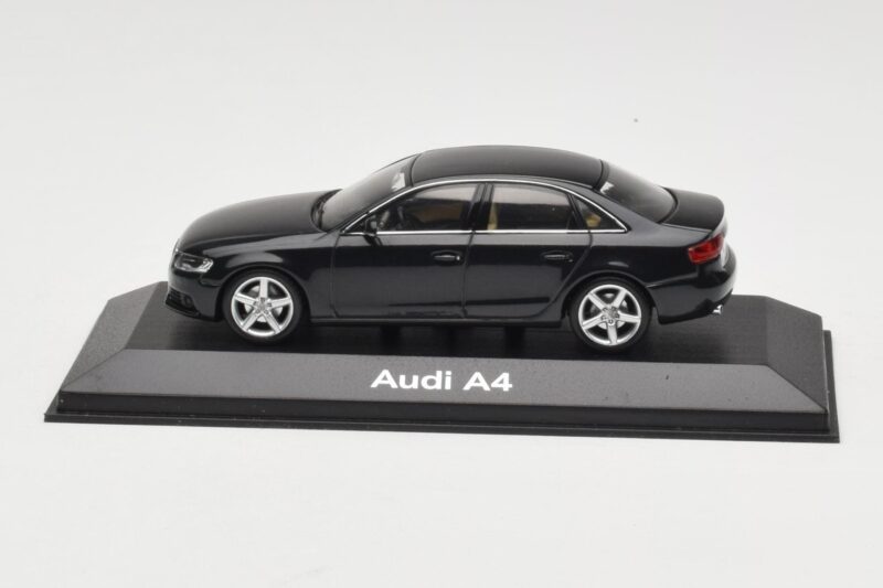 Audi A4 B8 3.2 Quattro Phantom Black Minichamps 1:43 5010704133 Metal