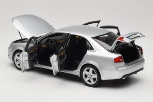 Audi A4 B8 3.2 Quattro Argintiu Minichamps 1:18 5010404115 Metal - imaginea 5 din 8