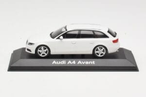 Audi A4 B8 Avant Ibis White Minichamps 1:43 5010804213 Metal