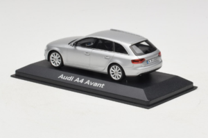 Audi A4 B8 Avant Ice Silver Minichamps 1:43 5011204213-R1 Metal - imaginea 3 din 4
