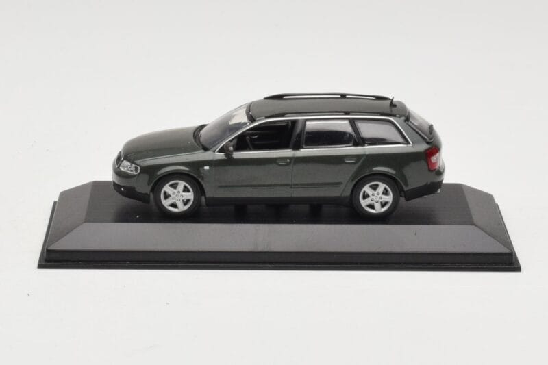 Audi A6 C5 Avant Gri Închis Minichamps 1:43 AUDI006 Metal