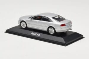 Audi A8 D3 Argintiu Deschis Minichamps 1:43 5010508113 Metal - imaginea 3 din 4