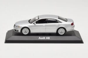 Audi A8 D3 Argintiu Deschis Minichamps 1:43 5010508113 Metal