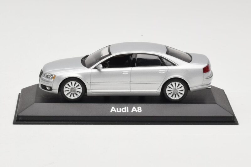 Audi A8 D3 Argintiu Deschis Minichamps 1:43 5010508113 Metal