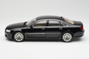 Audi A8 D3 W12 Negru Kyosho 1:18 09212BK Metal - imaginea 4 din 8