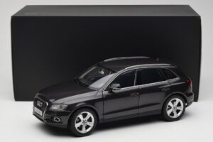 Audi Q5 8R Lava Grey Kyosho 1:18 09242LG Metal - imaginea 8 din 8