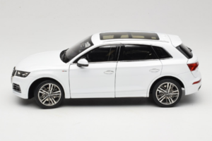 Audi Q5L FY Alb Paudi Model 1:18 30694 Metal - imaginea 4 din 8