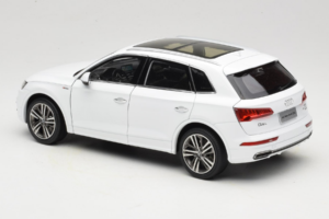 Audi Q5L FY Alb Paudi Model 1:18 30694 Metal - imaginea 7 din 8