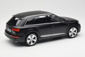 Audi Q7 4M Negru Mat Minichamps 1:18 110014001 Metal - imaginea 3 din 8