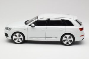 Audi Q7 4M Alb Minichamps 1:18 110014000 Metal - imaginea 4 din 8