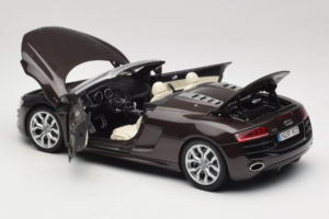 Audi R8 5.2 Spyder Teak Brown Kyosho 1:18 5010918525 Metal - imaginea 5 din 8