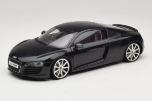Audi R8 Negru Kyosho 1:18 09213BK Metal