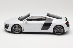 Audi R8 Type 42 Suzuka Grey Kyosho 1:18 09213SG Metal - imaginea 4 din 8
