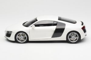 Audi R8 Type 42 Alb Kyosho 1:18 09213W Metal - imaginea 4 din 8