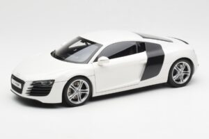 Audi R8 Type 42 Alb Kyosho 1:18 09213W Metal